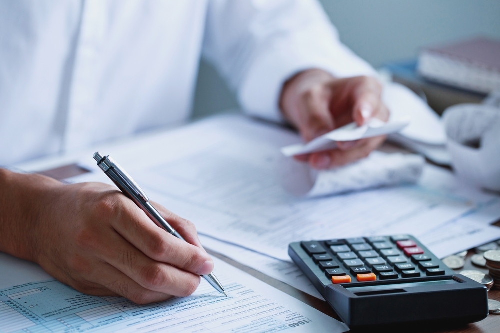 Read more about the article Filing Taxes During a Divorce: What You Need to Know